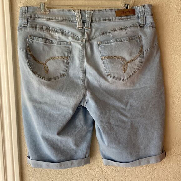 Royalty For Me WannaBettaButt Light Blue Cuffed Shorts Size 12 - Picture 4 of 11